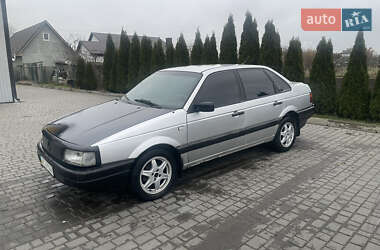 Седан Volkswagen Passat 1989 в Турийске