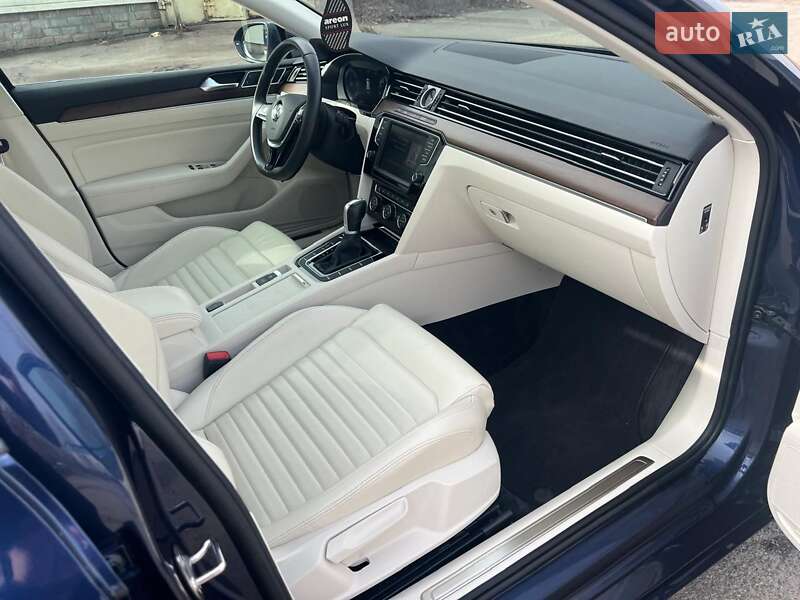 Универсал Volkswagen Passat 2016 в Киеве фото 8 Универсал Volkswagen Passat 2016 в Киеве