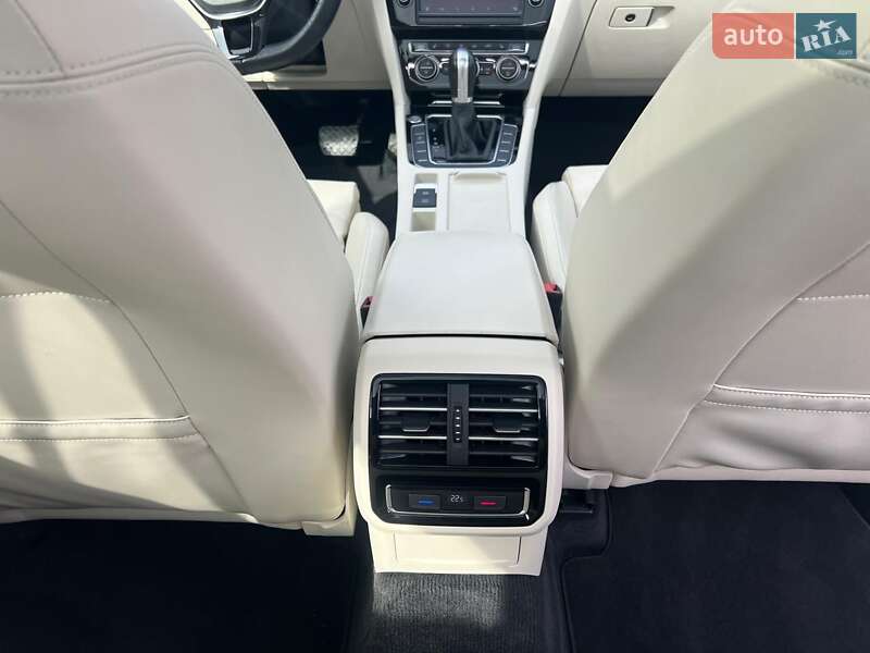 Универсал Volkswagen Passat 2016 в Киеве фото 29 Универсал Volkswagen Passat 2016 в Киеве