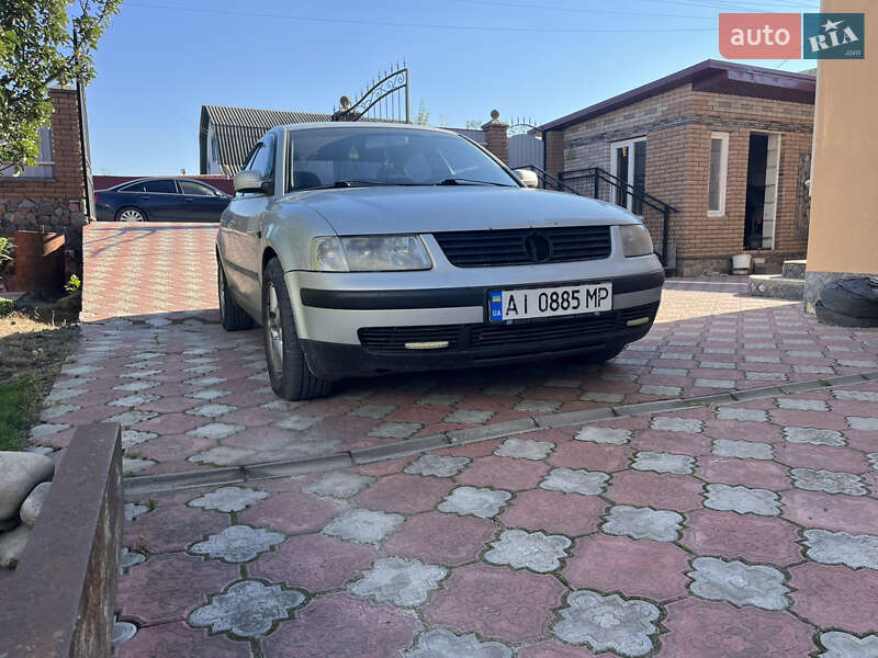 Седан Volkswagen Passat 1999 в Киеве