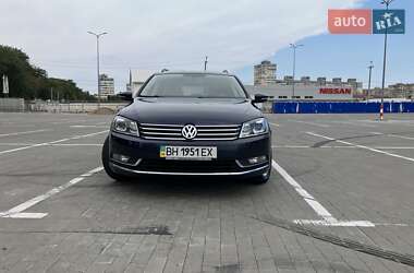 Універсал Volkswagen Passat 2011 в Одесі