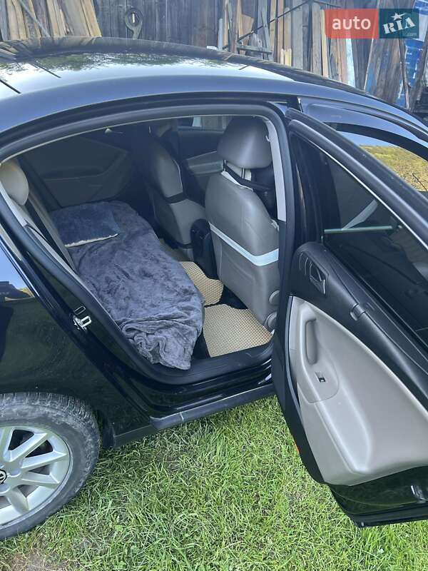 Седан Volkswagen Passat 2010 в Верховині фото 10 Седан Volkswagen Passat 2010 в Верховині