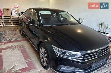 Седан Volkswagen Passat 2021 в Львові