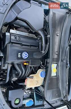 Седан Volkswagen Passat 2002 в 