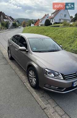 Седан Volkswagen Passat 2011 в Києві