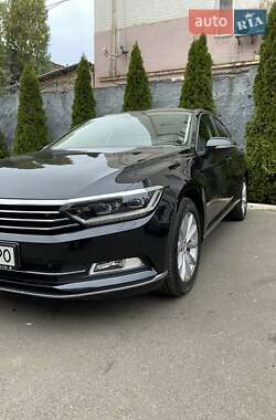 Седан Volkswagen Passat 2016 в Киеве