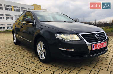 Седан Volkswagen Passat 2010 в Ровно