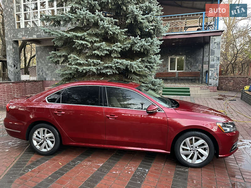 Седан Volkswagen Passat 2018 в Києві