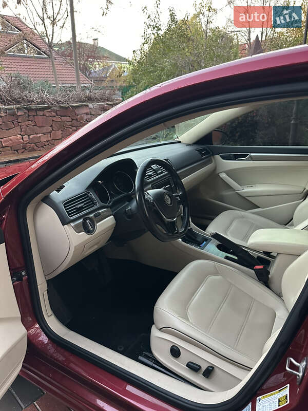Седан Volkswagen Passat 2018 в Києві