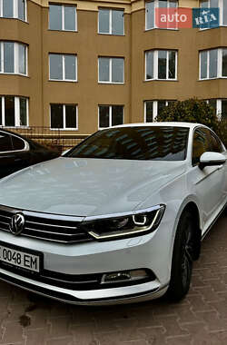 Седан Volkswagen Passat 2015 в Києві