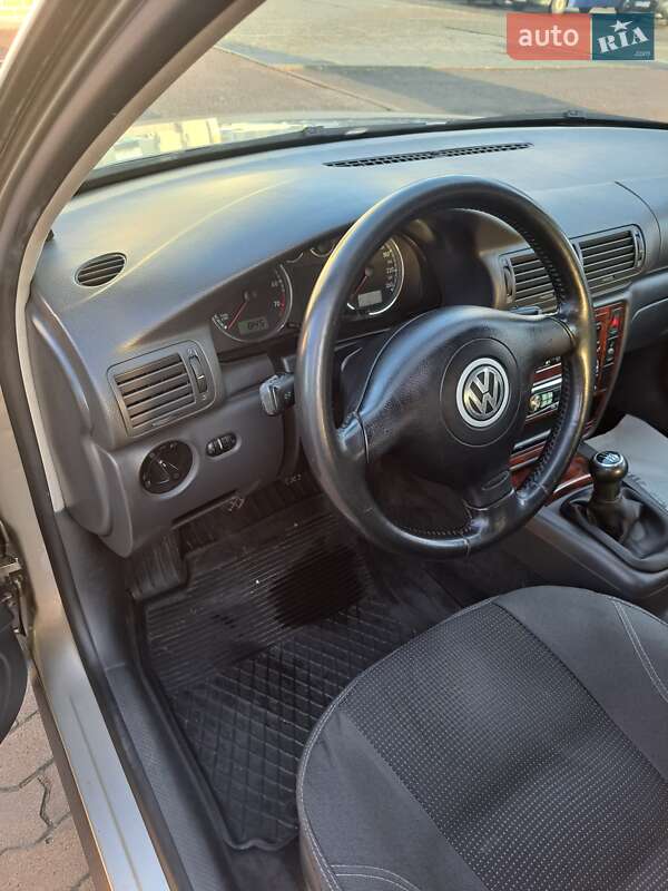 Седан Volkswagen Passat 2005 в Стрые