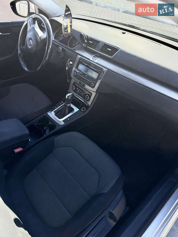 Седан Volkswagen Passat 2011 в Бершаді