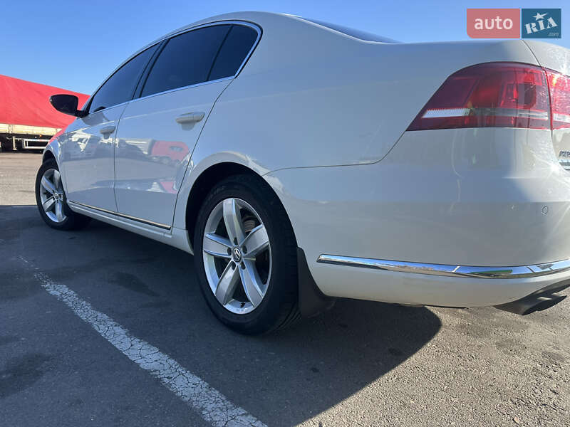 Седан Volkswagen Passat 2011 в Херсоні