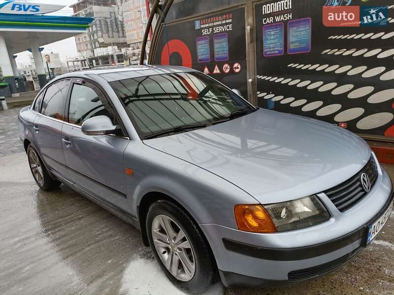 Седан Volkswagen Passat 1997 в Ужгороді