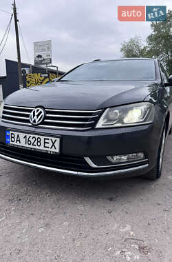 Универсал Volkswagen Passat 2011 в Помошной