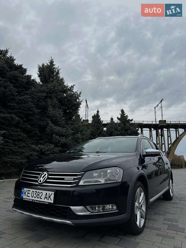 Універсал Volkswagen Passat 2012 в Дніпрі