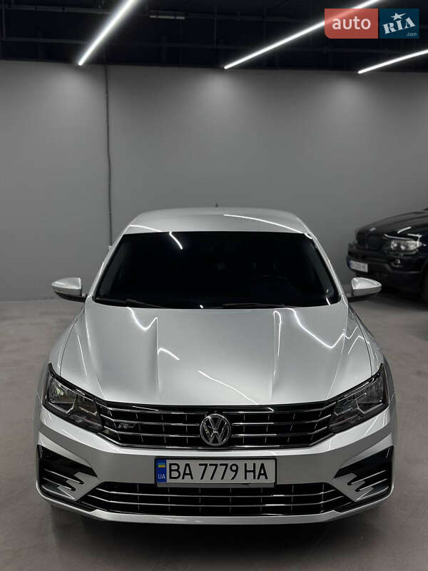 Седан Volkswagen Passat 2016 в Кропивницькому