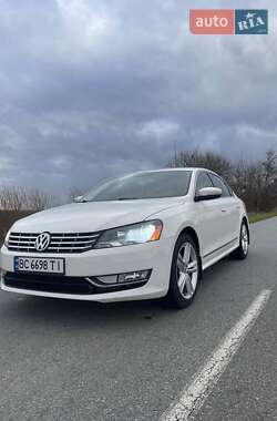 Седан Volkswagen Passat 2013 в Львові