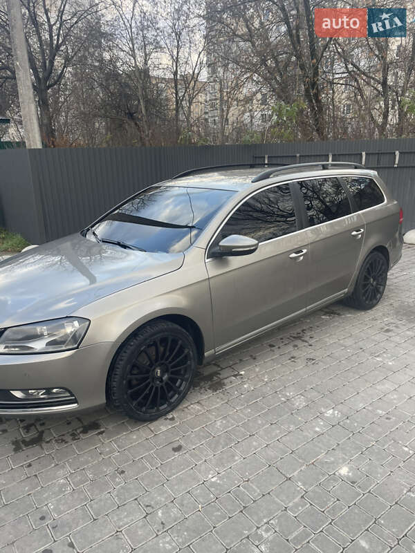 Універсал Volkswagen Passat 2012 в Кам'янець-Подільському