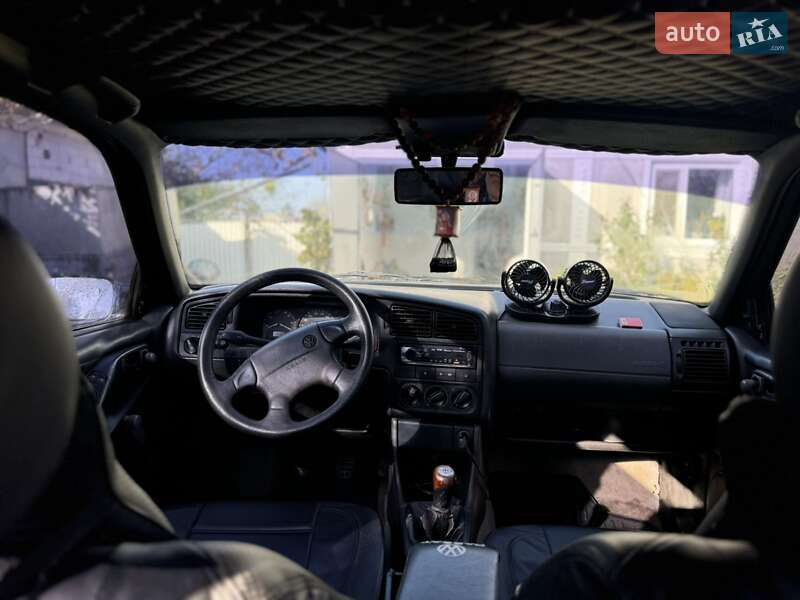 Седан Volkswagen Passat 1994 в Городенці