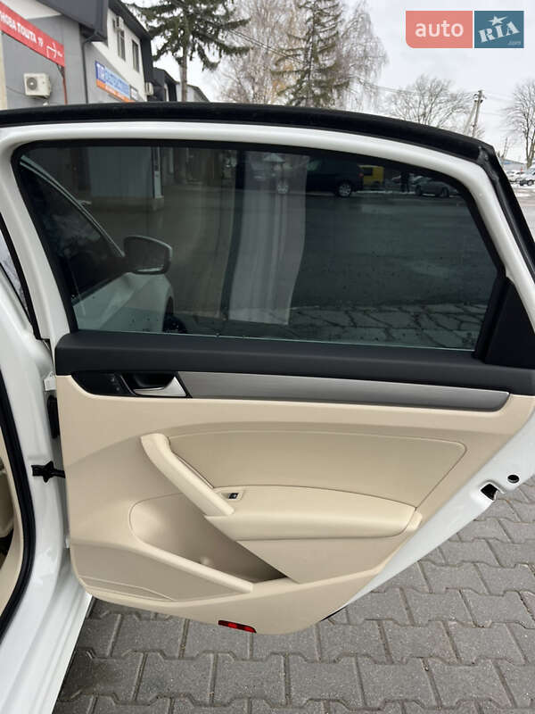 Седан Volkswagen Passat 2014 в Чернівцях