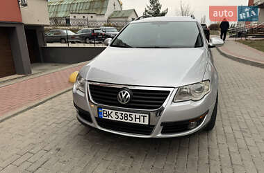 Универсал Volkswagen Passat 2008 в Вараше