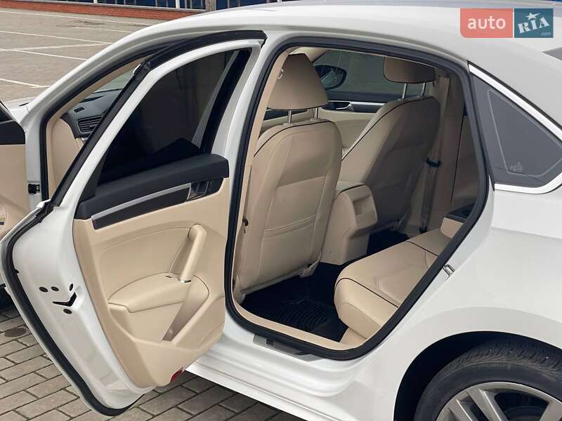 Седан Volkswagen Passat 2017 в Ромнах