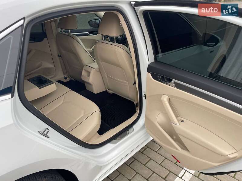 Седан Volkswagen Passat 2017 в Ромнах