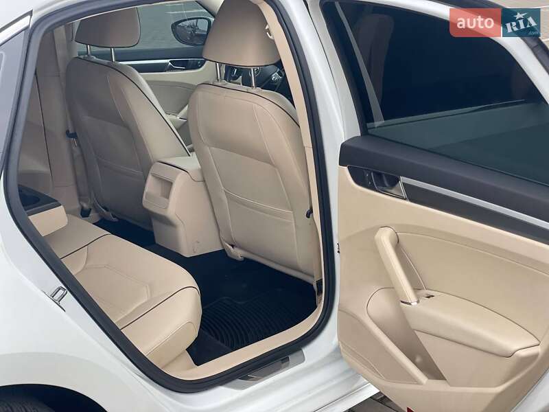 Седан Volkswagen Passat 2017 в Ромнах