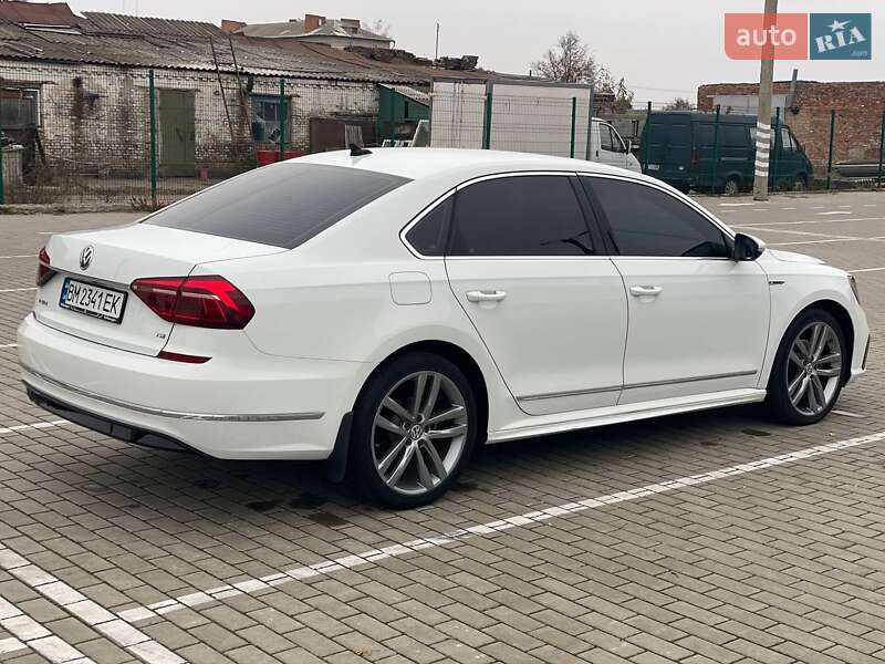 Седан Volkswagen Passat 2017 в Ромнах