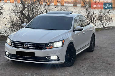 Седан Volkswagen Passat 2016 в Днепре