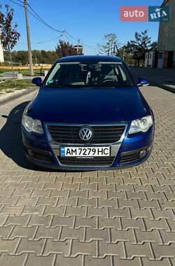 Седан Volkswagen Passat 2006 в Звягеле