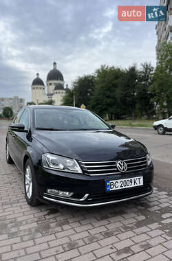 Седан Volkswagen Passat 2015 в Червонограді