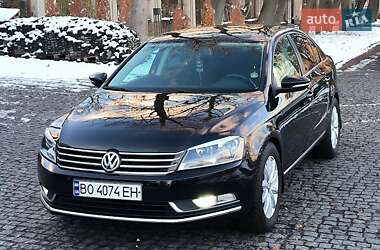 Седан Volkswagen Passat 2012 в Чернівцях