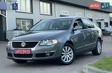 Седан Volkswagen Passat 2006 в Сарнах