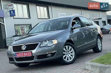 Седан Volkswagen Passat 2006 в Сарнах