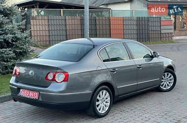 Седан Volkswagen Passat 2006 в Сарнах