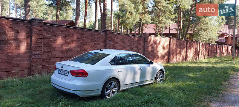 Седан Volkswagen Passat 2012 в Дубно