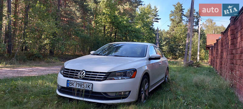 Седан Volkswagen Passat 2012 в Дубно