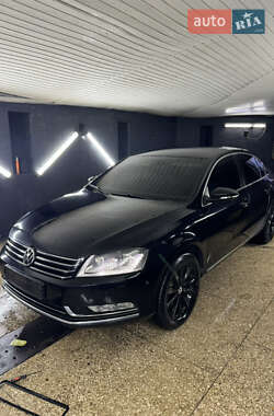 Седан Volkswagen Passat 2011 в Харкові