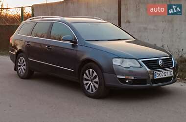 Универсал Volkswagen Passat 2010 в Сарнах