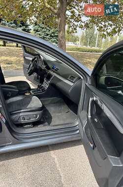 Седан Volkswagen Passat 2012 в 