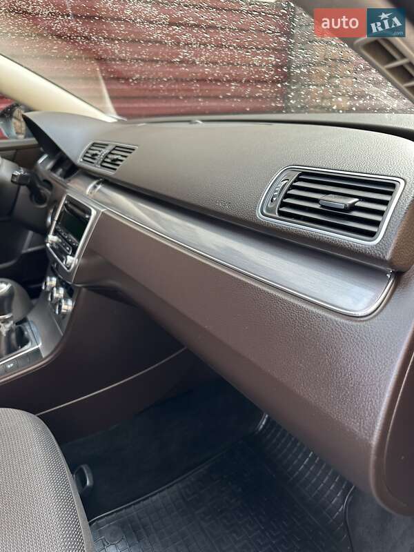 Універсал Volkswagen Passat 2012 в Чорткові