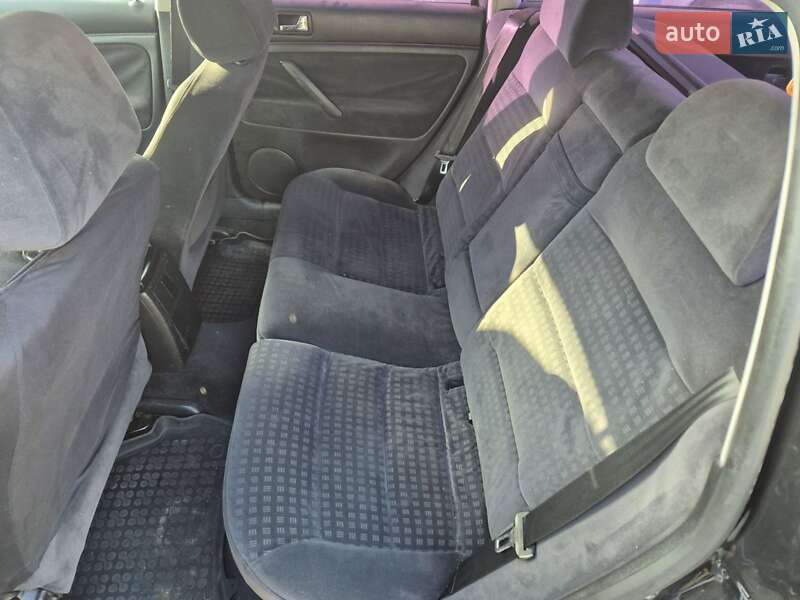 Універсал Volkswagen Passat 2002 в Старокостянтинові