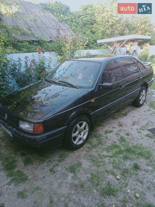Седан Volkswagen Passat 1992 в Иваничах