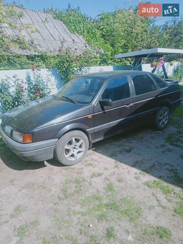 Седан Volkswagen Passat 1992 в Иваничах