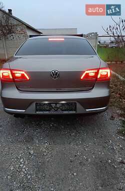 Седан Volkswagen Passat 2013 в Дніпрі