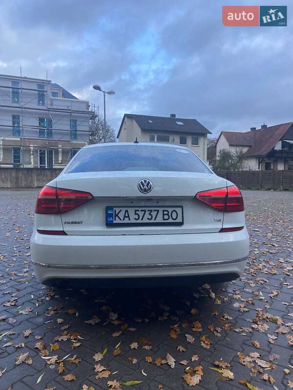Седан Volkswagen Passat 2016 в Києві