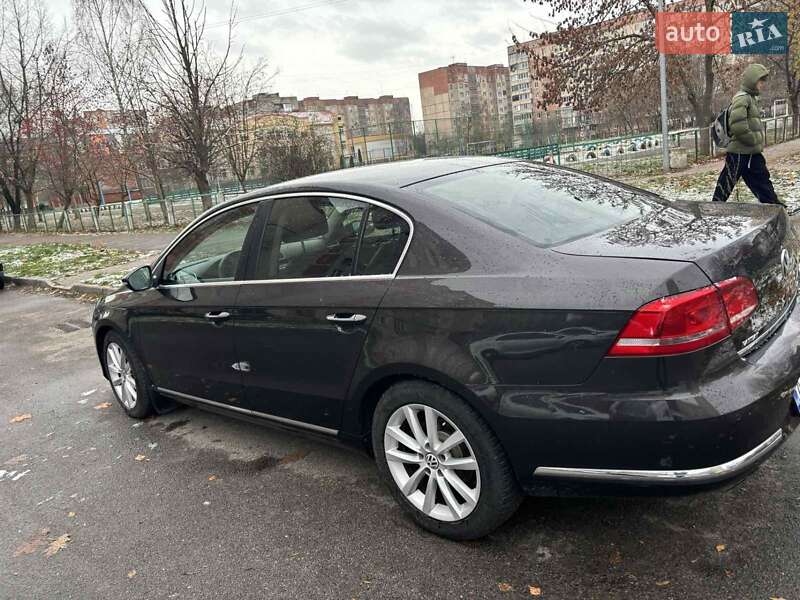 Седан Volkswagen Passat 2010 в Луцьку