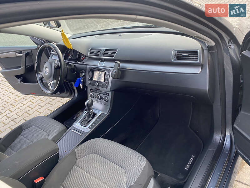 Універсал Volkswagen Passat 2014 в Івано-Франківську